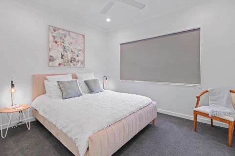 Ailsafield - Home In The Heart Of Mansfield - Whitsundays Accommodation 2