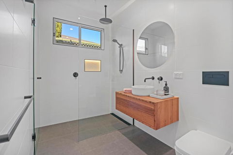 Ailsafield - Home In The Heart Of Mansfield - Whitsundays Accommodation 4