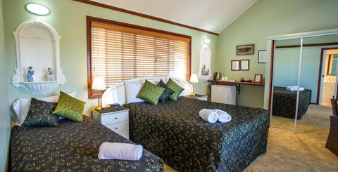 Ainslie Manor Bed And Breakfast - Whitsundays Accommodation 0