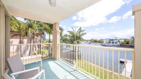 Air Conditioned Pet Friendly Canal Home With Wifi - Whitsundays Accommodation 0