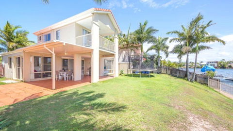 Air Conditioned Pet Friendly Canal Home With Wifi - Whitsundays Accommodation 2
