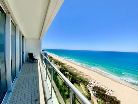 Air On Broadbeach Beachfront 2Level Stunning Apartment With 180 Degree Views - Whitsundays Accommodation 3