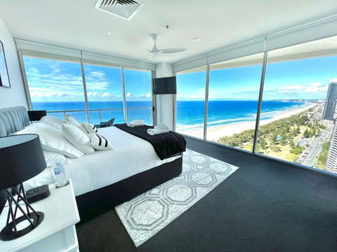 Air On Broadbeach Beachfront 2Level Stunning Apartment With 180 Degree Views - Whitsundays Accommodation 0