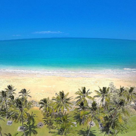 ABSOLUTE BEACH FRONT MACKAY - Blue Pacific - Whitsundays Accommodation 1