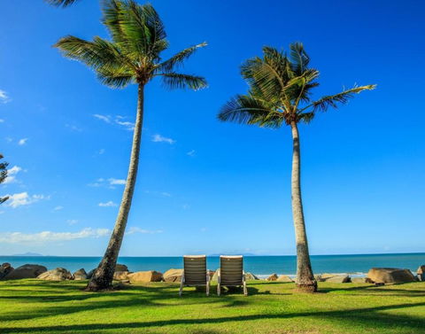 ABSOLUTE BEACH FRONT MACKAY - Blue Pacific - Whitsundays Accommodation 0