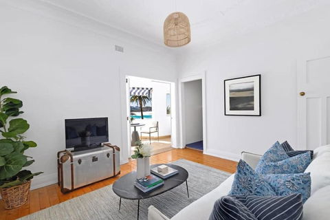 Absolute Seafront Bronte - Whitsundays Accommodation 3