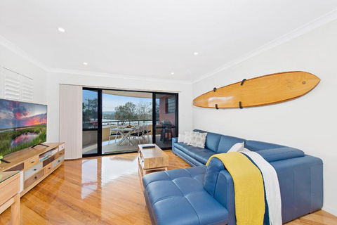Adrift At Dolphin Cove Apt 5 - Riverfront Modern - Whitsundays Accommodation 1