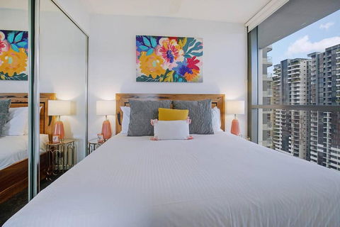 Above Brisbane King Suite With Rooftop Pool Deck - Whitsundays Accommodation 1