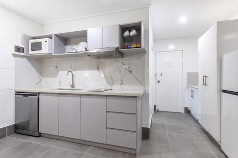 Aaron Motel - Whitsundays Accommodation 1