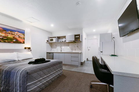 Aaron Motel - Whitsundays Accommodation 0