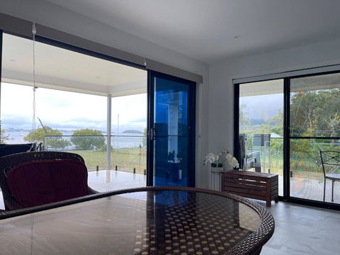ABSOLUTE BEACHFRONT Port Stephens - Pindimar Beach House - Whitsundays Accommodation 1