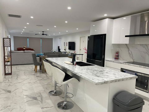 ABSOLUTE BEACHFRONT Port Stephens - Pindimar Beach House - Whitsundays Accommodation 2