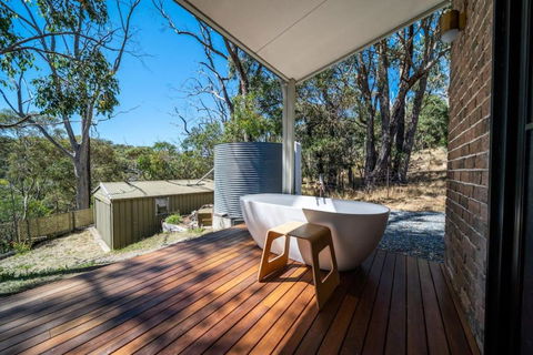 Adelaide Hills Retreat - Surrounded By Nature - Whitsundays Accommodation 1