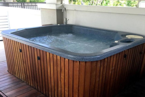 Amazing Rooftop Resort Experience With Hot Tub - Whitsundays Accommodation 1