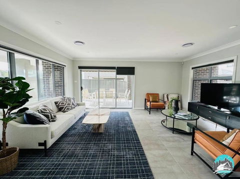 Aircabin - Denham Court - Modern - 4 Beds House - Whitsundays Accommodation 0