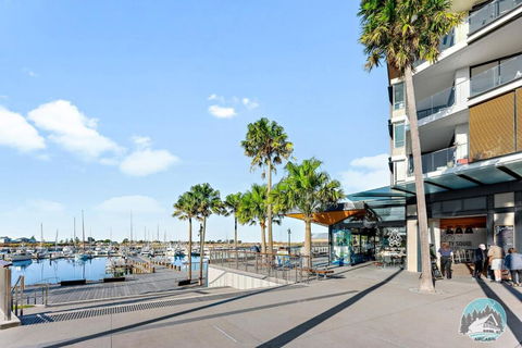 Aircabin - Shell Cove - Next To Marina - 2BR Apt - Whitsundays Accommodation 0