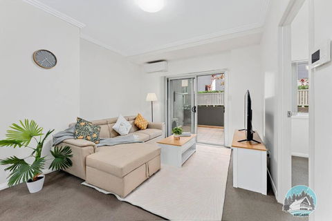 Aircabin - Wentworthville - 2 Beds Apt Free Park - Whitsundays Accommodation 0