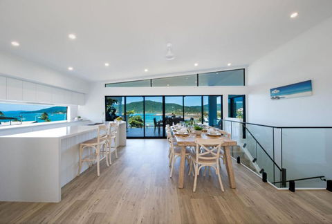 Airlie Bay View - Whitsundays Accommodation 3