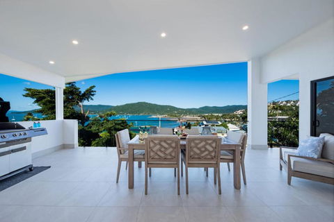 Airlie Bay View - Whitsundays Accommodation 0