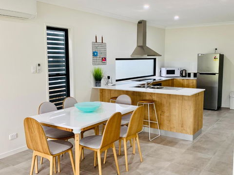 AIRLIE BEACH Delight. Hop, Skip Jump To Everything - Whitsundays Accommodation 2
