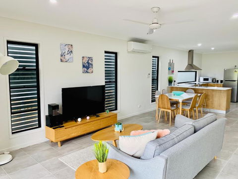 AIRLIE BEACH Delight. Hop, Skip Jump To Everything - Whitsundays Accommodation 0