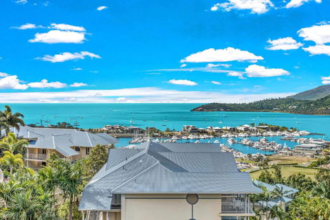 Airlie Beach Ocean Views & Resort Living @ 231 - Whitsundays Accommodation 3