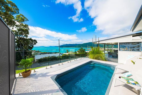 Airlie Blue On Blue - Whitsundays Accommodation 3