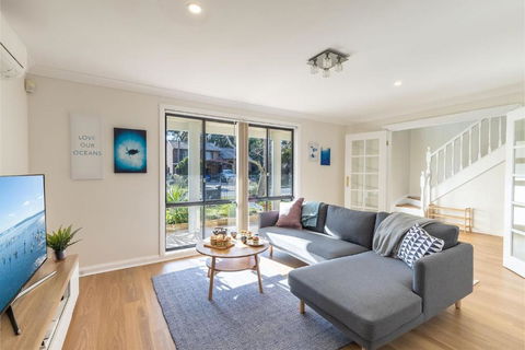 Akoya House 122 Tomaree Rd Pet Friendly Linen Air Conditioning WiFi And Boat Parking - Whitsundays Accommodation 1