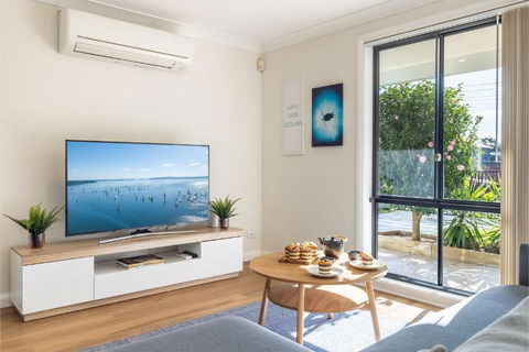 Akoya House 122 Tomaree Rd Pet Friendly Linen Air Conditioning WiFi And Boat Parking - Whitsundays Accommodation 3
