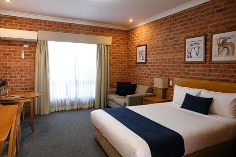 Akuna Motor Inn And Apartments - Whitsundays Accommodation 4