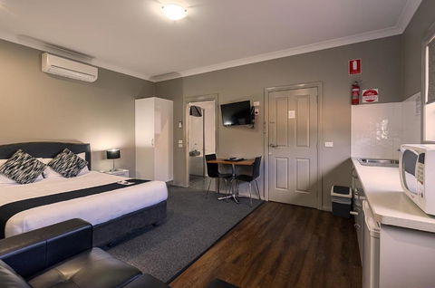 Akuna Motor Inn And Apartments - Whitsundays Accommodation 3