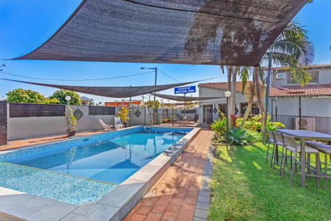 Alabaster Motor Inn - Whitsundays Accommodation 2