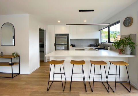 Albatross Rise - Modern Family Home - Whitsundays Accommodation 1