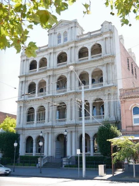 Albert Park Magnificence Position Perfect MLane - Whitsundays Accommodation 3