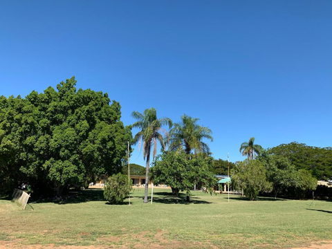 Albert Park Motor Inn-KING BEDS-POOL-SHADED PARKING - Whitsundays Accommodation 3