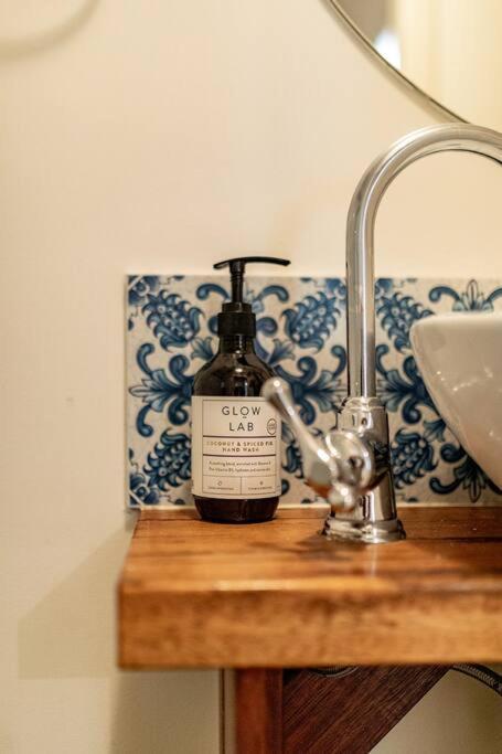 Alcorn Garden Studio Main House Attached-Dog Friendly 2 Mins Walk To Beach - Whitsundays Accommodation 4