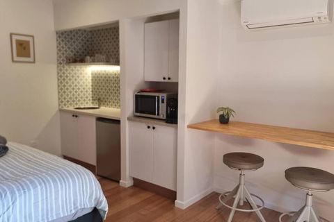 Alcorn Garden Studio Main House Attached-Dog Friendly 2 Mins Walk To Beach - Whitsundays Accommodation 2