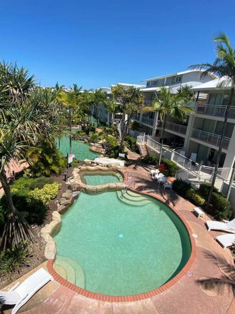 Alex Heads Beachfront Resort King Bed Studio Room - Whitsundays Accommodation 3