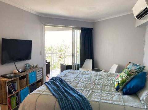 Alex Heads Beachfront Resort King Bed Studio Room - Whitsundays Accommodation 4