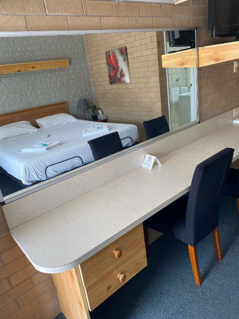 Alexander Motor Inn - Whitsundays Accommodation 3