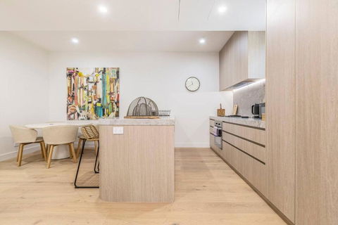 Alexandra Elegance - Riverside Living In Style - Whitsundays Accommodation 2