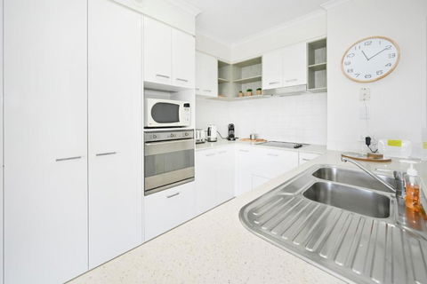 Alexandra Headland Resort Heaven, Pool / Beach ZD8 - Whitsundays Accommodation 4