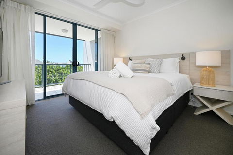 Alexandra Headland Resort Heaven, Pool / Beach ZD8 - Whitsundays Accommodation 2