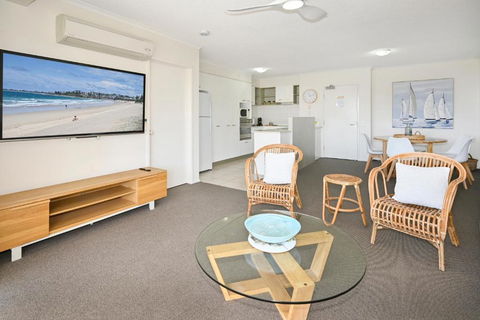 Alexandra Headland Resort Heaven, Pool / Beach ZD8 - Whitsundays Accommodation 3