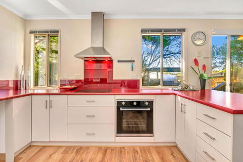 All Decked Out - Port Willunga - C21 SouthCoast Holidays - Whitsundays Accommodation 3