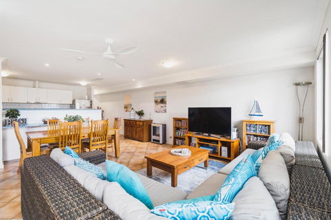 All Decked Out, Geographe Marina - Whitsundays Accommodation 4