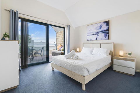All Decked Out, Geographe Marina - Whitsundays Accommodation 3