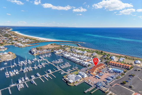 All Decked Out, Geographe Marina - Whitsundays Accommodation 2