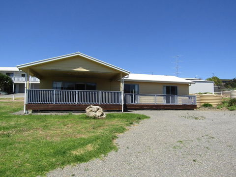 All Decked Out In Turton - Whitsundays Accommodation 0