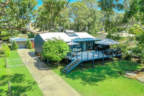 All Decked Out - Whitsundays Accommodation 2